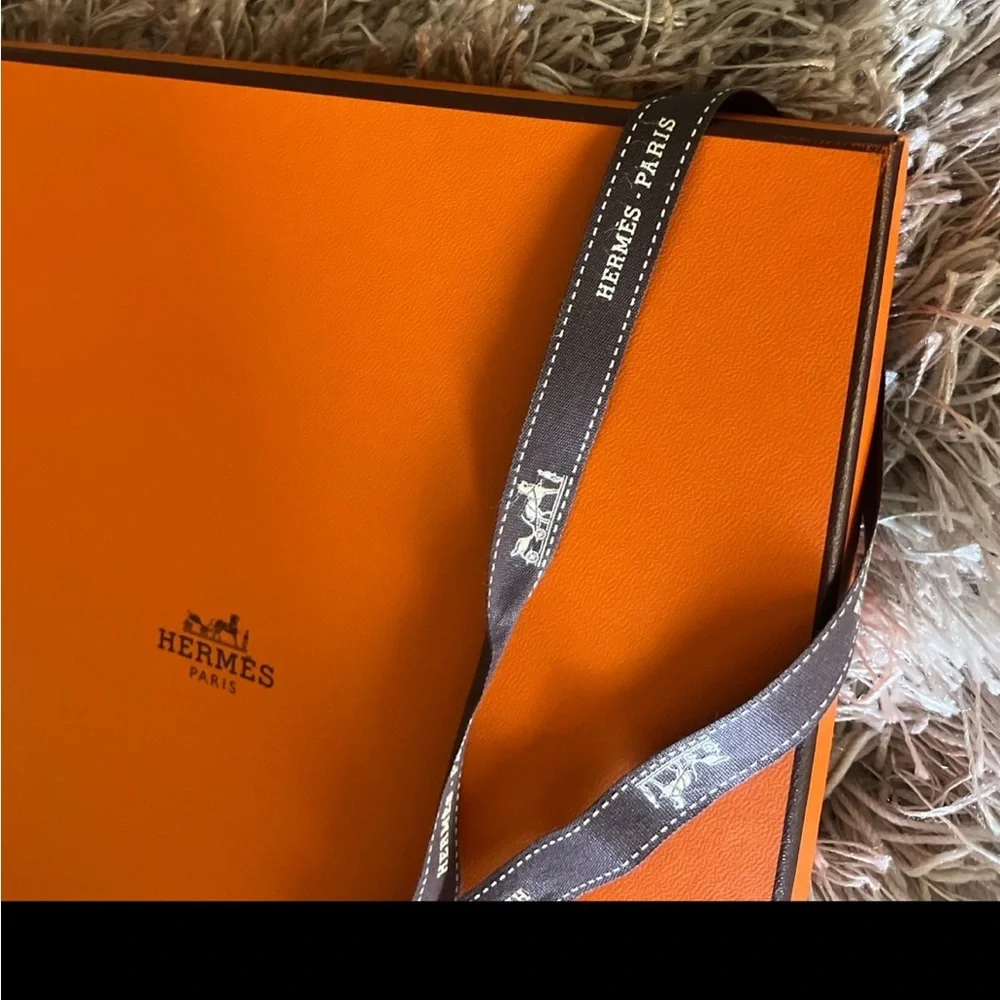 Box - Picture 2 of 3